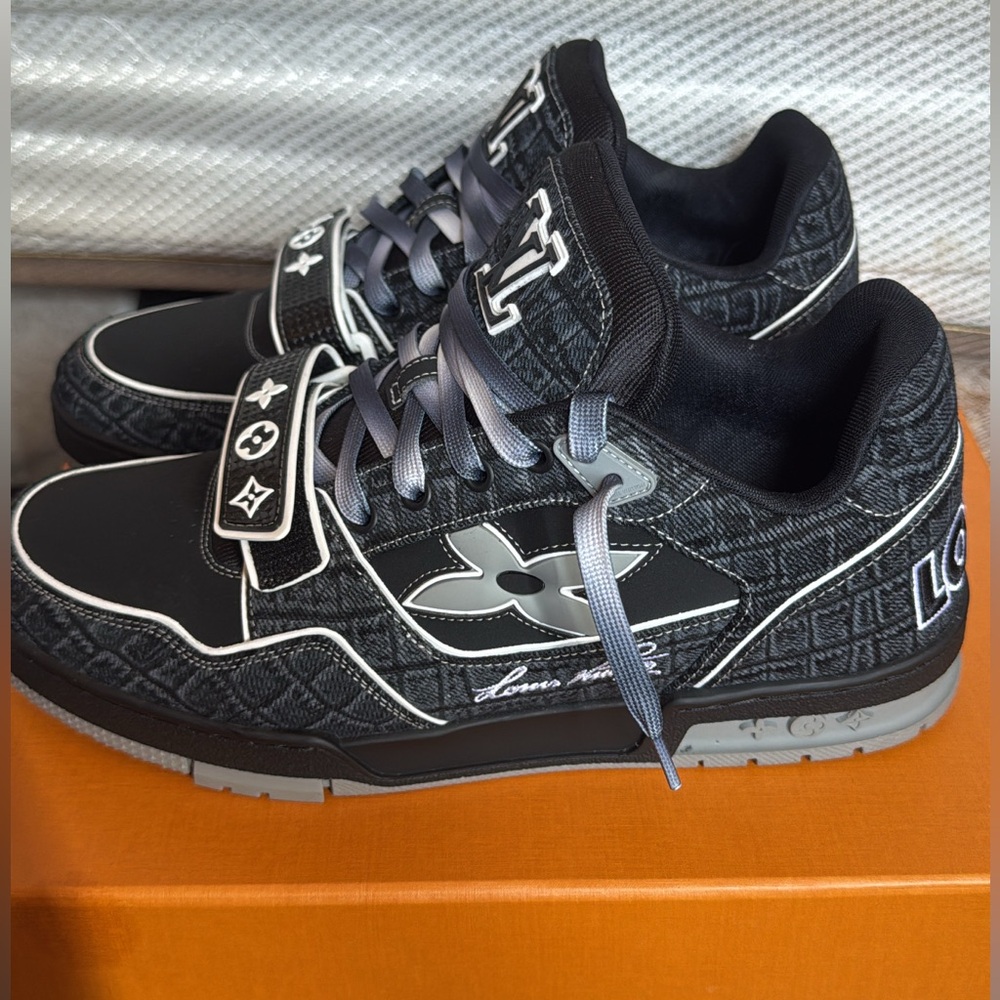 LV Trainer Sneaker-Black-Size:11.5 - Picture 3 of 6